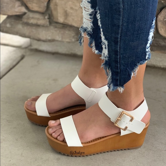 White Platform sandal - Picture 3 of 3